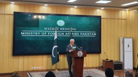 از هر تصمیمی در راستای توسعه اقتصادی ایران استقبال میکنیم