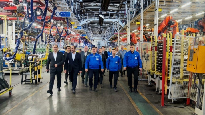 باید موانع ارزی را از مسیر تولید خودرو برداشت