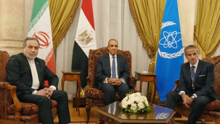 تماس تلفنی وزیر خارجه مصر با عراقچی و گروسی درباره برنامه هسته‌ای ایران