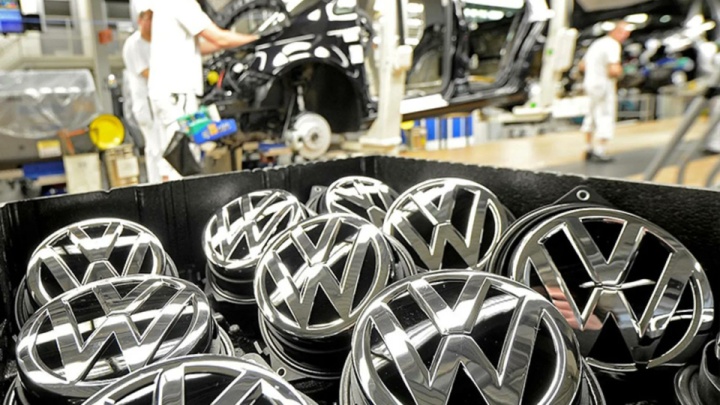زنگ خطر برای غول خودروسازی اروپا؛ فولکس‌واگن زیان تاریخی ثبت کرد
