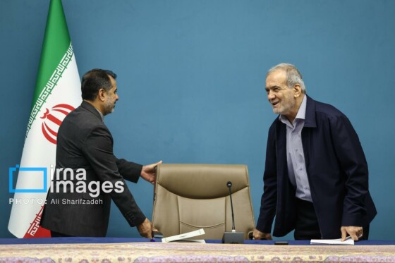 امضای قرارداد «جمعآوری گازهای مشعل میدانهای نفتی» با حضور رئیسجمهور