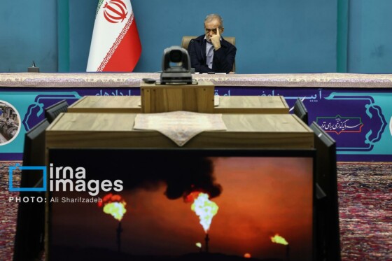 امضای قرارداد «جمعآوری گازهای مشعل میدانهای نفتی» با حضور رئیسجمهور