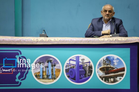 امضای قرارداد «جمعآوری گازهای مشعل میدانهای نفتی» با حضور رئیسجمهور