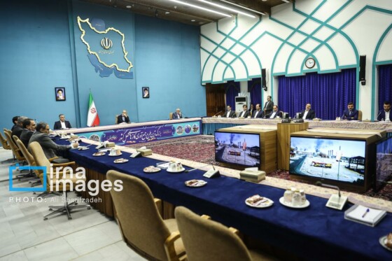 امضای قرارداد «جمعآوری گازهای مشعل میدانهای نفتی» با حضور رئیسجمهور