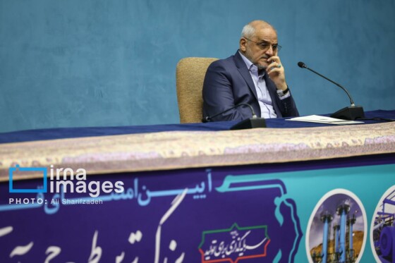 امضای قرارداد «جمعآوری گازهای مشعل میدانهای نفتی» با حضور رئیسجمهور