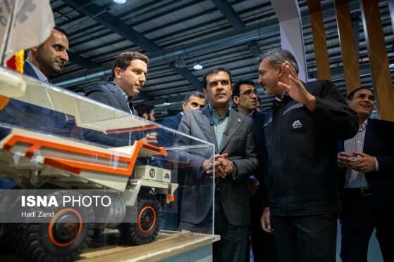 بازدید معاون علمی رییس جمهور از نمایشگاه «فر ایران» و «فناوری نانو»