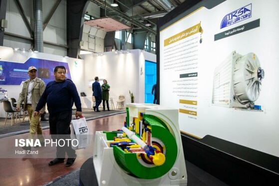 بازدید معاون علمی رییس جمهور از نمایشگاه «فر ایران» و «فناوری نانو»
