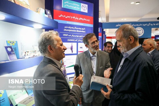 بازدید مسعود پزشکیان، رئیس جمهور از نمایشگاه دستاوردهای علمی و فناورانه جهاد دانشگاهی