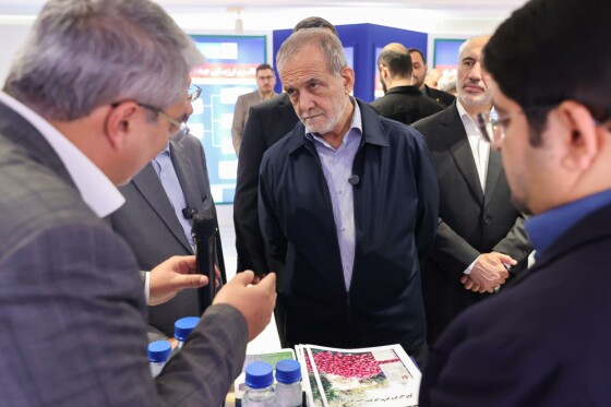 بازدید از نمایشگاه دستاوردهای شاخص علمی و فناورانه جهاددانشگاهی