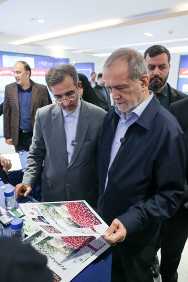 بازدید از نمایشگاه دستاوردهای شاخص علمی و فناورانه جهاددانشگاهی