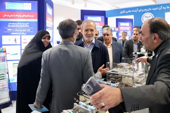 بازدید از نمایشگاه دستاوردهای شاخص علمی و فناورانه جهاددانشگاهی