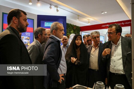 بازدید مسعود پزشکیان، رئیس جمهور از نمایشگاه دستاوردهای علمی و فناورانه جهاد دانشگاهی