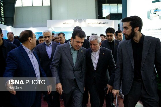 بازدید معاون علمی رییس جمهور از نمایشگاه «فر ایران» و «فناوری نانو»