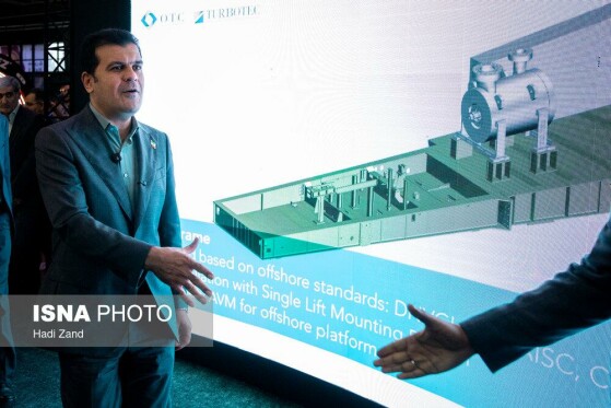 بازدید معاون علمی رییس جمهور از نمایشگاه «فر ایران» و «فناوری نانو»