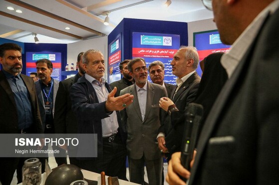 بازدید مسعود پزشکیان، رئیس جمهور از نمایشگاه دستاوردهای علمی و فناورانه جهاد دانشگاهی