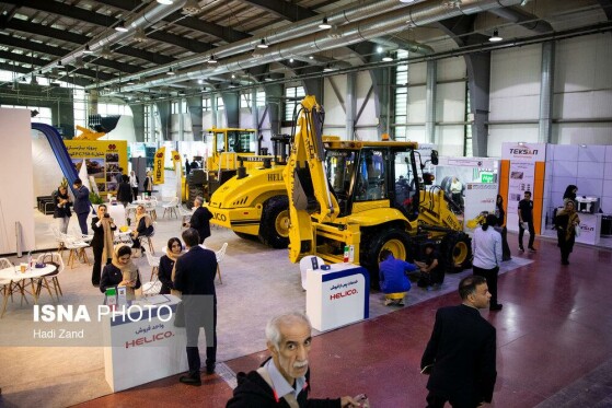 بازدید معاون علمی رییس جمهور از نمایشگاه «فر ایران» و «فناوری نانو»