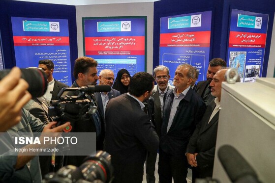 بازدید مسعود پزشکیان، رئیس جمهور از نمایشگاه دستاوردهای علمی و فناورانه جهاد دانشگاهی