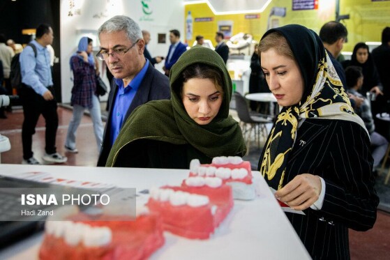 بازدید معاون علمی رییس جمهور از نمایشگاه «فر ایران» و «فناوری نانو»