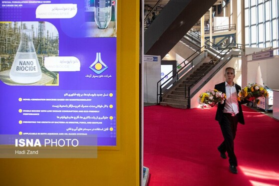 بازدید معاون علمی رییس جمهور از نمایشگاه «فر ایران» و «فناوری نانو»