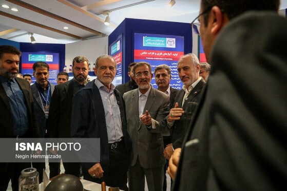 بازدید مسعود پزشکیان، رئیس جمهور از نمایشگاه دستاوردهای علمی و فناورانه جهاد دانشگاهی