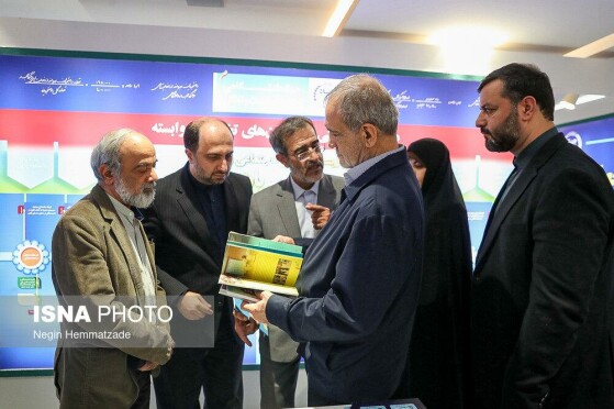 بازدید مسعود پزشکیان، رئیس جمهور از نمایشگاه دستاوردهای علمی و فناورانه جهاد دانشگاهی