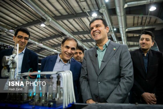 بازدید معاون علمی رییس جمهور از نمایشگاه «فر ایران» و «فناوری نانو»