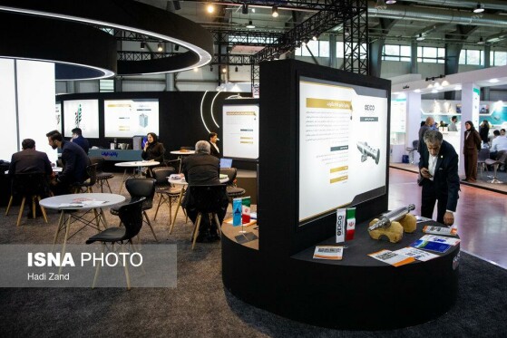 بازدید معاون علمی رییس جمهور از نمایشگاه «فر ایران» و «فناوری نانو»