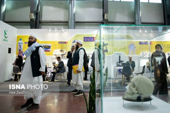 بازدید معاون علمی رییس جمهور از نمایشگاه «فر ایران» و «فناوری نانو»