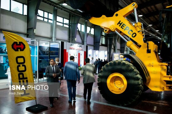 بازدید معاون علمی رییس جمهور از نمایشگاه «فر ایران» و «فناوری نانو»