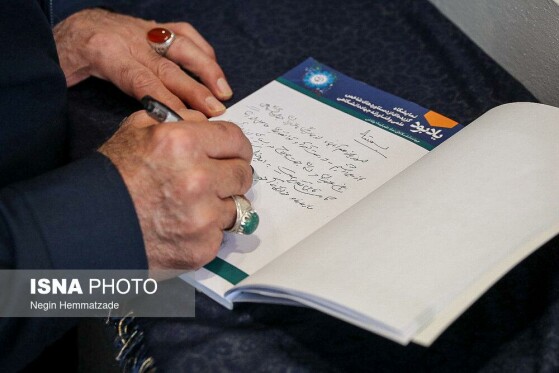 بازدید مسعود پزشکیان، رئیس جمهور از نمایشگاه دستاوردهای علمی و فناورانه جهاد دانشگاهی