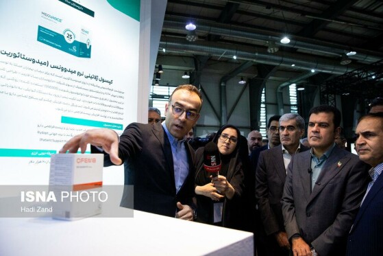 بازدید معاون علمی رییس جمهور از نمایشگاه «فر ایران» و «فناوری نانو»
