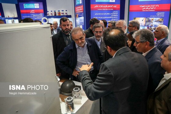 بازدید مسعود پزشکیان، رئیس جمهور از نمایشگاه دستاوردهای علمی و فناورانه جهاد دانشگاهی