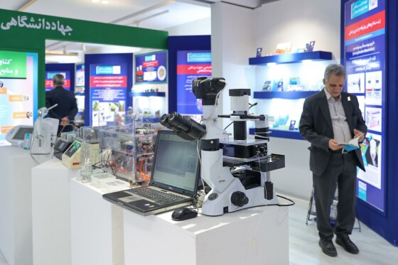 بازدید از نمایشگاه دستاوردهای شاخص علمی و فناورانه جهاددانشگاهی