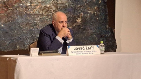 ظریف: آمریکا خیال تسلیم بیقیدوشرط ایران را رها کند و به مذاکرات واقعی روی آورد