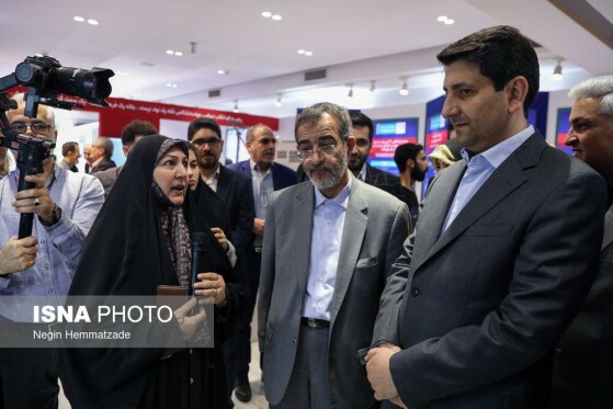 بازدید وزیر ارتباطات از نمایشگاه دستاوردهای علمی و فناورانه جهاد دانشگاهی