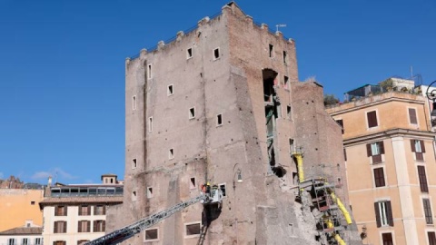 فیلم / ریزش بخشی از یک برج قرون وسطایی در «رم»