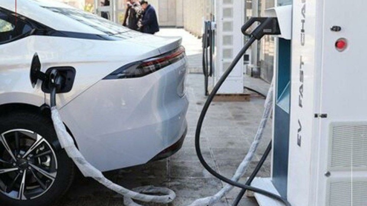 آغاز نصب دستگاه‌های شارژ خودروهای برقی در پمپ‌بنزین‌ها