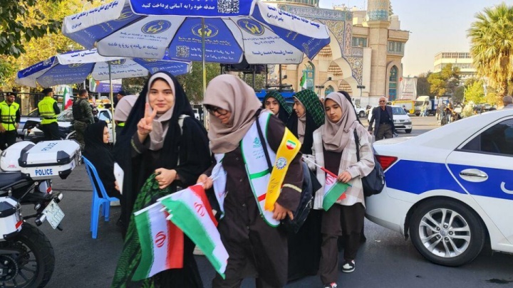 راهپیمایی ۱۳ آبان در تهران آغاز شد