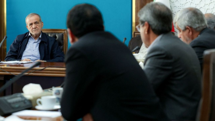 پزشکیان: توان دفاعی کشور قابل مقایسه با قبل از جنگ نیست/ گسترش بی رویه دولت دلیل تورم