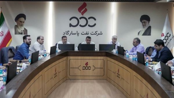 دیدار رییس کمیسیون مشترک دبیرخانه مجمع تشخیص مصلحت نظام و دفتر مقام معظم رهبری و اعضای مجمع نمایندگان استان فارس با مدیرعامل نفت پاسارگاد