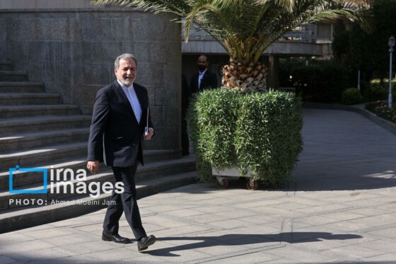 اعضای هیأت دولت در جمع خبرنگاران