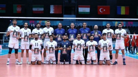 برد دشوار مردان والیبال ایران در گام اول کشورهای اسلامی/ از عکس و بازوبند مشکی تا ۱ دقیقه سکوت برای صابر