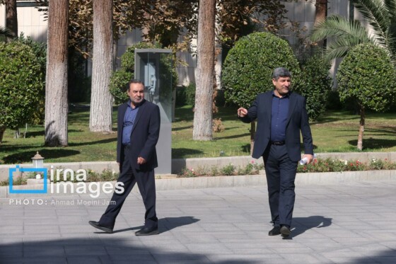 اعضای هیأت دولت در جمع خبرنگاران