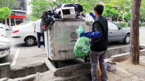 پاسخ یک روحانی به اظهارات رئیس ستاد امربه معروف درباره درآمد زباله گردی/ جای تاسف است که آن را نشانه پیشرفت می دانید