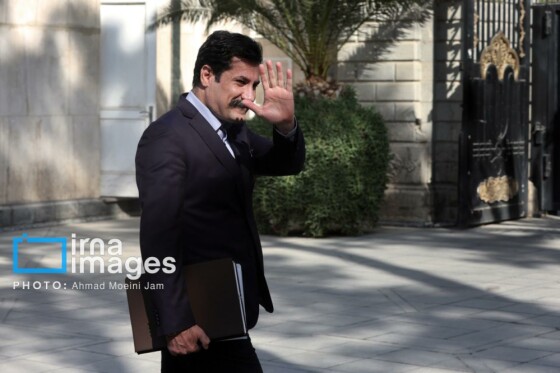 اعضای هیأت دولت در جمع خبرنگاران