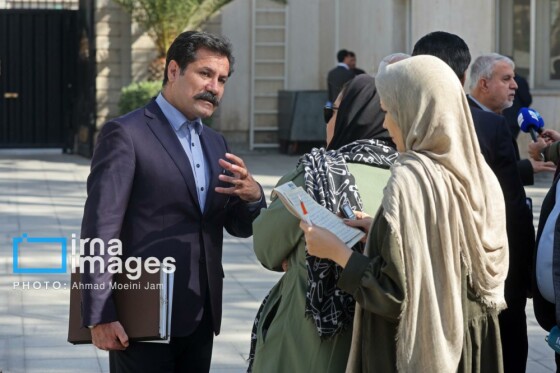 اعضای هیأت دولت در جمع خبرنگاران