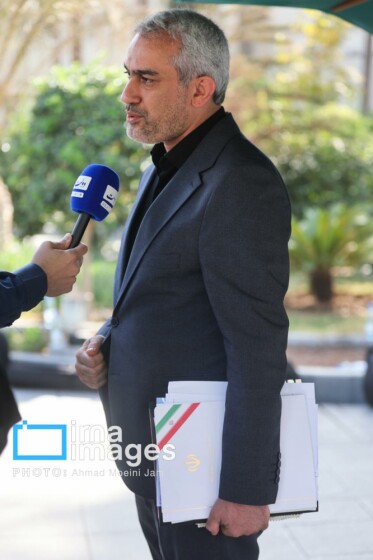 اعضای هیأت دولت در جمع خبرنگاران