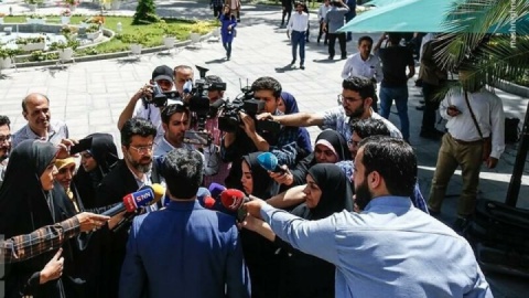 فیلم /  پرسش و پاسخ‌ها در حیاط دولت