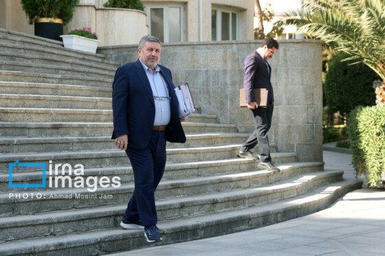 اعضای هیأت دولت در جمع خبرنگاران