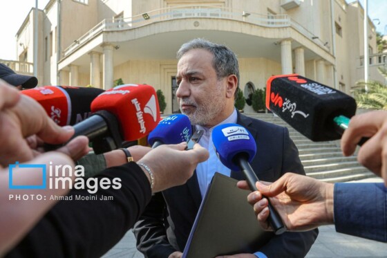 اعضای هیأت دولت در جمع خبرنگاران